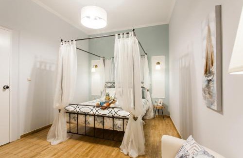 Plaka Apartment | Syntagma 3 Bedroom Sweet Simple And Practical Apartment