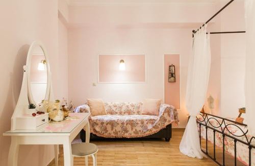 Plaka Apartment | Syntagma 3 Bedroom Sweet Simple And Practical Apartment