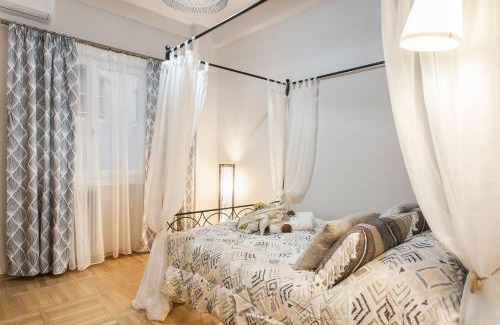 Plaka Apartment | Syntagma 3 Bedroom Sweet Simple And Practical Apartment