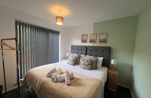 Leicester House | Syster Properties Leicester Short Stay with Free Parking LE3 Area