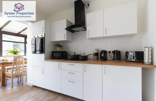 Leicester House | Syster Properties Leicester Short Stay with Free Parking LE3 Area