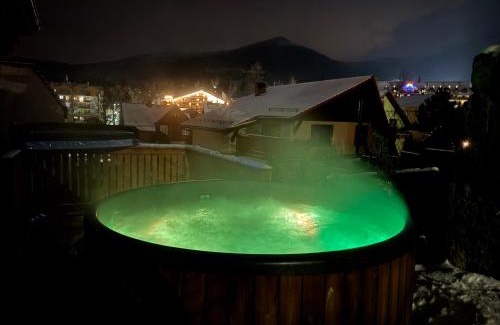 Karpacz Ski Chalet | Szafranowe Wzgórze II-Dom z parkingiem, Sauna, zew Jacuzzi