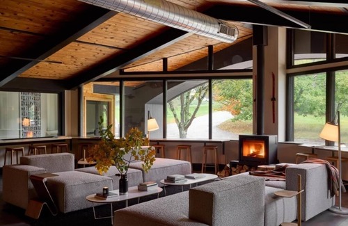 Stowe Area Hotel | Tälta Lodge, a Bluebird by Lark | Stuga - Queen | Near Stowe Golf Course
