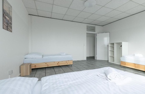 Barbaraviertel Apartment | T&K Apartments - 3 - 5 Group Room Apartments- 15min to Fair DUS