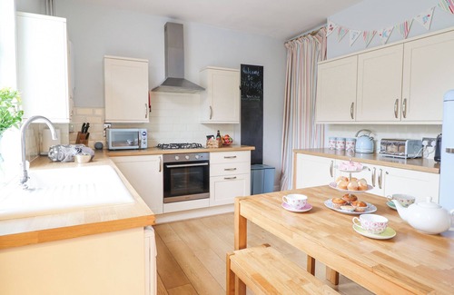 Llangollen Cottage | T? KINIK, pet friendly in Llangollen