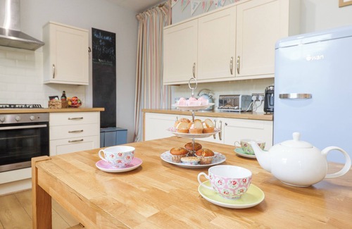 Llangollen Cottage | T? KINIK, pet friendly in Llangollen