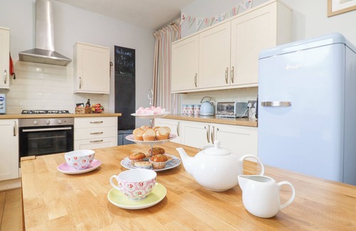 Llangollen Cottage | T? KINIK, pet friendly in Llangollen