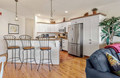 Kill Devil Hills Condo | T's Retreat: Semi-oceanfront, third floor condo, two beach accesses close by.