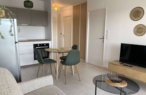 Balaruc-les-Bains Apartment | T2 Apartment with terrace and parking, view of Thau pond