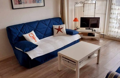 Perros-Guirec Apartment | T2 at 20m from the beach, bright, quiet and comfortable + Garage + wifi/Label 3 * keys