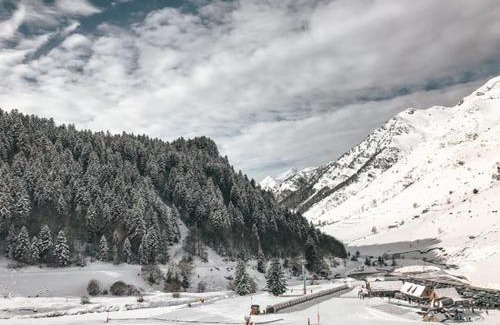 Luz-Saint-Sauveur Apartment | T2 cabine avec balcon, piscine et parking à Luz-Saint-Sauveur, proche commodités et stations de ski - FR-1-402-140