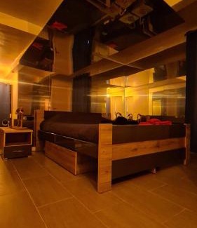 Les Chartreux Apartment | T2 Chambre Miroir jardin et parking privé Marseille