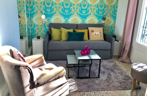 Cannes City Centre Apartment | T2 charm ****, sea view, hyper center, 5 mins walk to Palais Festival / Croisette