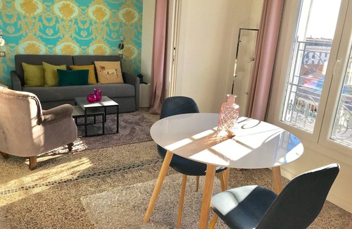 Cannes City Centre Apartment | T2 charm ****, sea view, hyper center, 5 mins walk to Palais Festival / Croisette