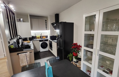 Rueil-Malmaison Apartment | T2, parking, terrace, near Paris and La Defense
