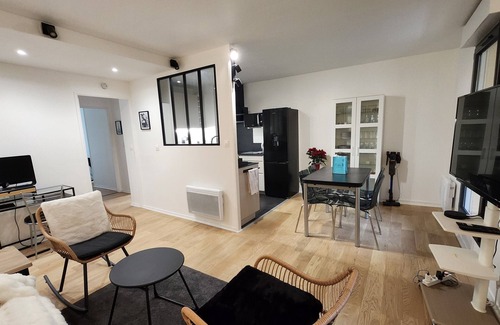 Rueil-Malmaison Apartment | T2, parking, terrace, near Paris and La Defense