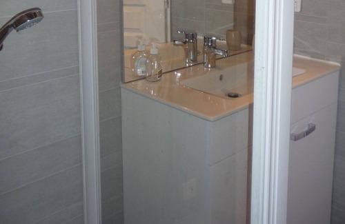 Sainte-Maxime City Centre House | T2 sea view air-conditioned 8m2 terr. 2nd floor sea / city center at 200m WIFI