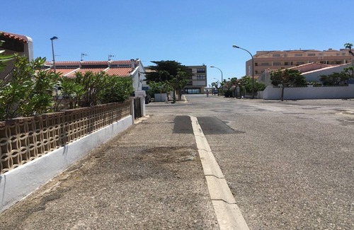 Port-la-Nouvelle House | T2 with courtyard, 100m from the beach. Quiet area and close to shops (classified 3 *)