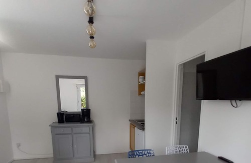 Carnoux-en-Provence Apartment | T2 with swimming pool near Cassis