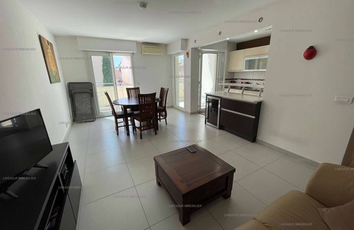 Sanary-sur-Mer Apartment | T3 apartment in the city center, port shops and beach on foot for 4