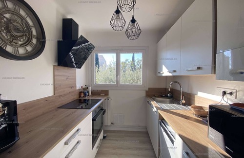 Sanary-sur-Mer Apartment | T3 apartment with air co near downtown with terrace for 4