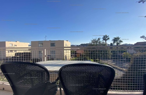 Sanary-sur-Mer Apartment | T3 apartment with air co near downtown with terrace for 4