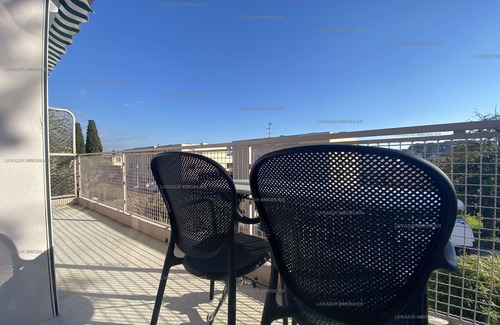 Sanary-sur-Mer Apartment | T3 apartment with air co near downtown with terrace for 4