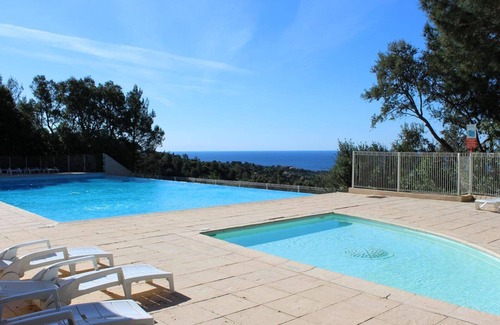 Les Issambres Apartment | T3 cabin in Les Issambres with pool and parking
