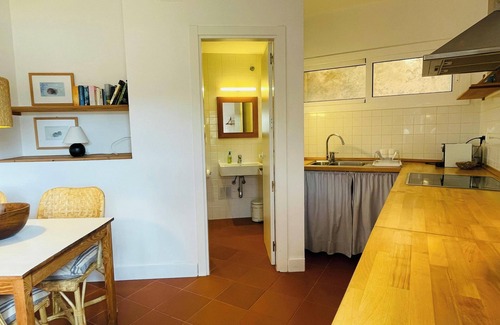 Tamariu Apartment | T3 · Charming seaside escape with stunning views