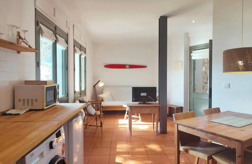 Tamariu Apartment | T3 · Charming seaside escape with stunning views