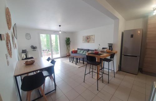 Greoux-les-Bains Apartment | T3 Le Lou-Piscine & Parking - 5min des thermes