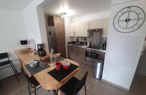 Greoux-les-Bains Apartment | T3 Le Lou-Piscine & Parking - 5min des thermes