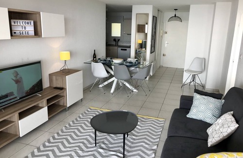 Sete Apartment | T3 located on Mont Saint Clair, with panoramic sea and pond view and swimming pool.