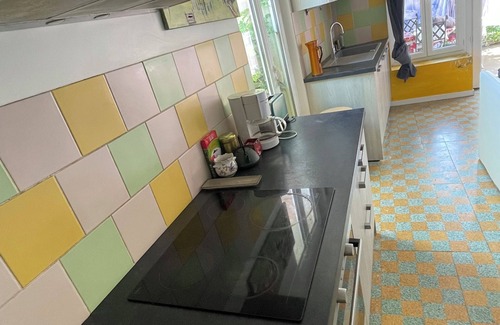 Meze Apartment | T3 with shaded terrace in a winegrower's house in the center of Meze, 3 minutes from the port.