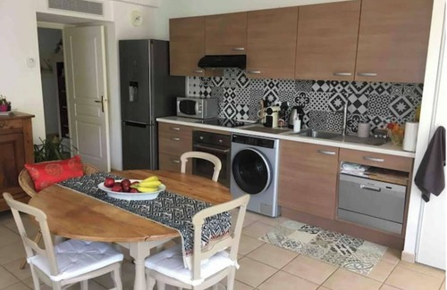 Hyeres City Centre Apartment | T3 with terrace and swimming pool heights of Hyères