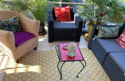 Hyeres City Centre Apartment | T3 with terrace and swimming pool heights of Hyères