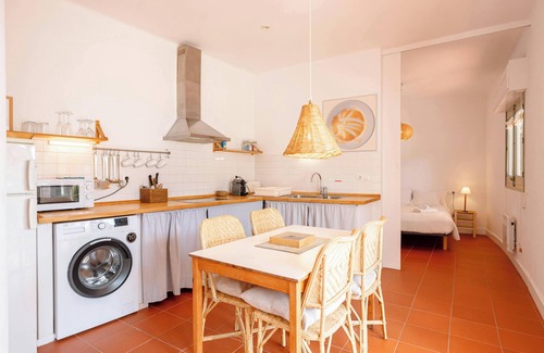 Tamariu Apartment | T4 · Beachside escape with unbeatable views