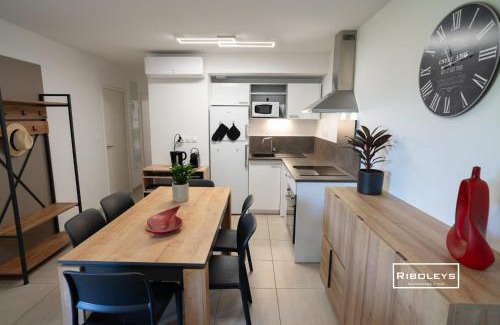 Vias Apartment | T4 climatisé avec piscine à 400m de la mer