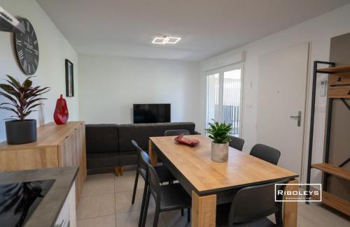 Vias Apartment | T4 climatisé avec piscine à 400m de la mer