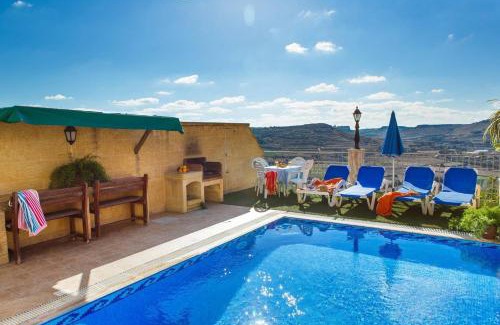 Xaghra Villa | Ta Debora 3 bedroom Villa with private pool