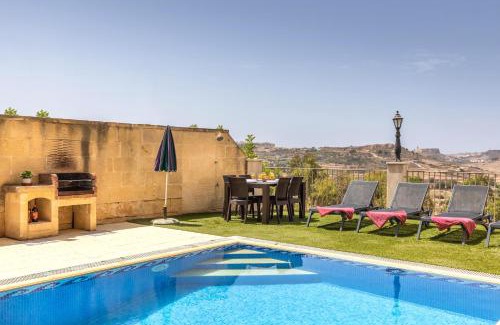 Marsalforn Villa | Ta Lucija 2 bedroom Villa with private pool
