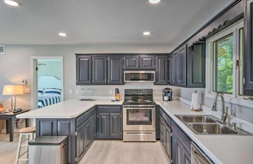 Emerald Beach House | Table Rock Lake Hideaway with Deck Bring Your Boat!