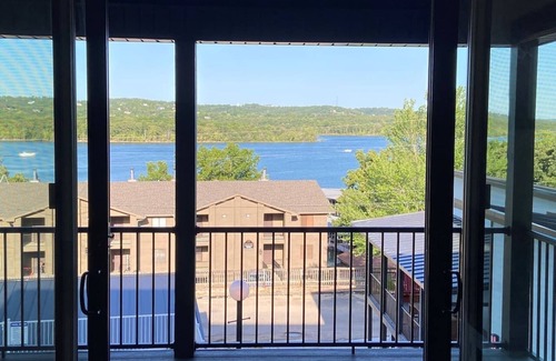 Indian Point Villa | Table Rock Lake Mega-Villa: Sleeps 29, Private Pool & Hot Tub, 3 mins to SDC!