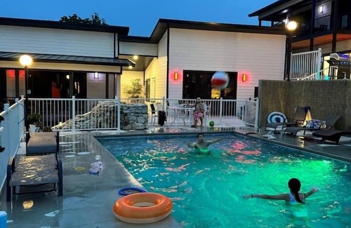 Indian Point Villa | Table Rock Lake Mega-Villa: Sleeps 29, Private Pool & Hot Tub, 3 mins to SDC!