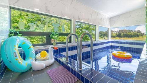 Sanha-ri House | Taean Yoyo Kids Poolvilla