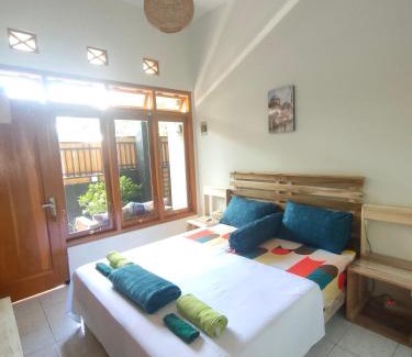 Yogyakarta House | Taefoo Homestay - palet world cozy - Wifi, Airconditioner, 3 Bathrooms - only married couple