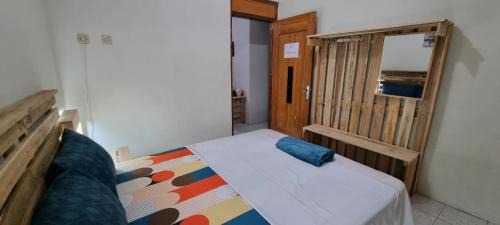 Yogyakarta House | Taefoo Homestay - palet world cozy - Wifi, Airconditioner, 3 Bathrooms - only married couple