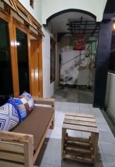 Yogyakarta House | Taefoo Homestay - palet world cozy - Wifi, Airconditioner, 3 Bathrooms - only married couple