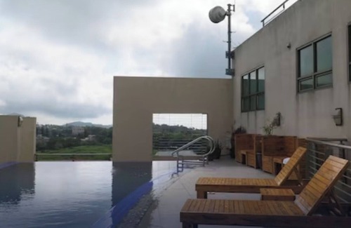Tagaytay Apartment | Tagaytay Retreat! Studio Unit with Breakfast