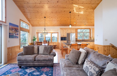 Truckee House | Tahoe Donner Pinnacle Loop Mountain 5 Bedroom Home by RedAwning
